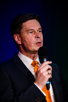 220112210153_Dominik-PFAU_10916_2.jpg