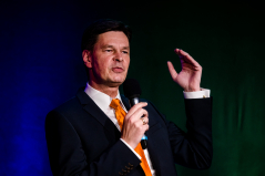 220112210203_Dominik-PFAU_10722_2.jpg